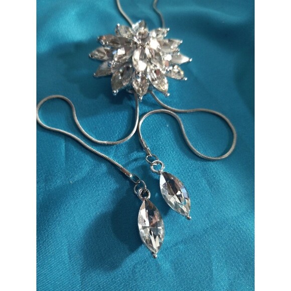Beautiful Crystal Fashion Necklace 28in Adjustable Chain. - Picture 1 of 5